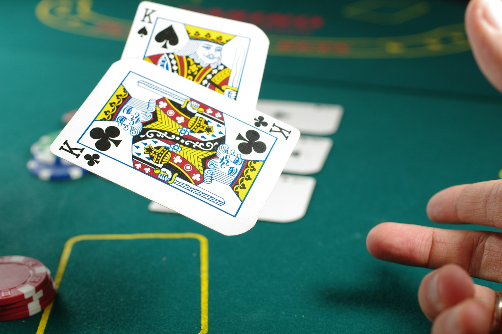 Estratégias Vencedoras para Vídeo Poker: Maximizando Seus Ganhos nos Caça-Níqueis - 3