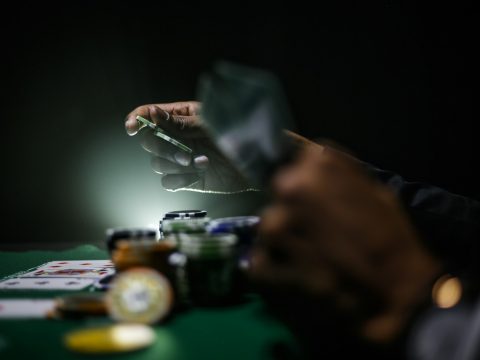 Estratégias Vencedoras para Vídeo Poker: Maximizando Seus Ganhos nos Caça-Níqueis